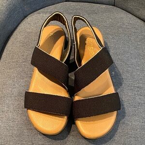 Kensie Black and Tan Sandals
